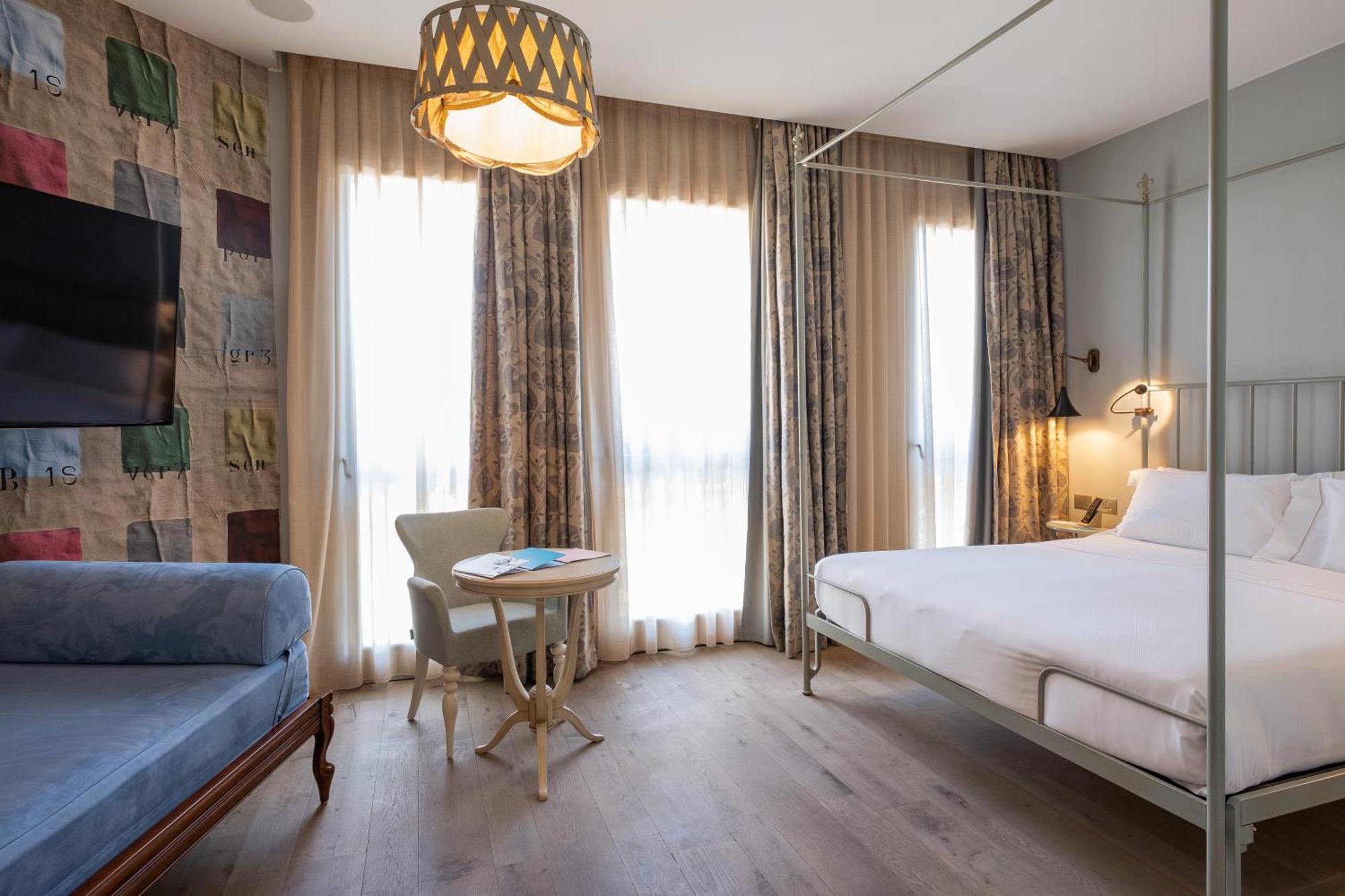 Ville Sull'Arno Firenze Bagian luar foto A room at the hotel